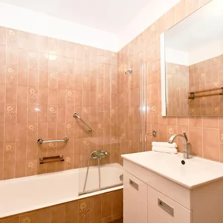 Lucior Yourhosthelper Apartment